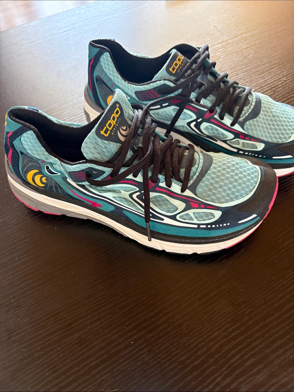 Topo Athletic Women's Light Blue/Black/Pink Running Shoes Size 9 - Picture 3 of 6